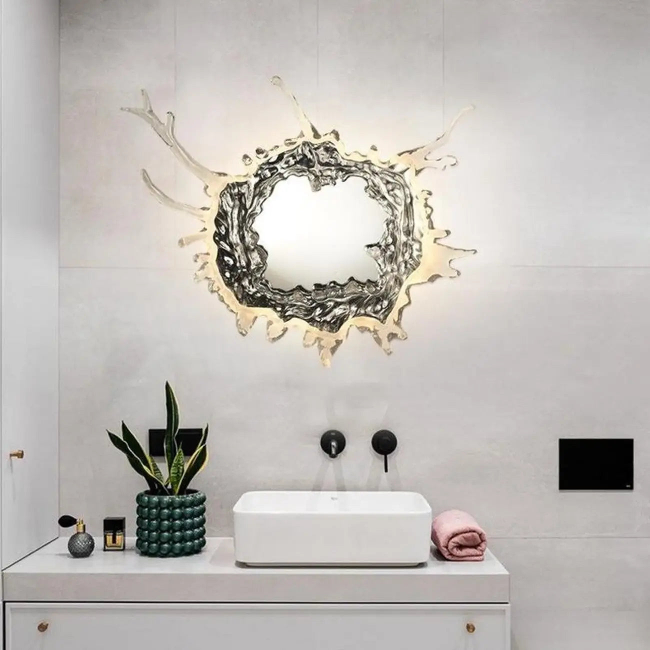 Applique murale design en résine argentée avec brumisateur pour la décoration intérieure