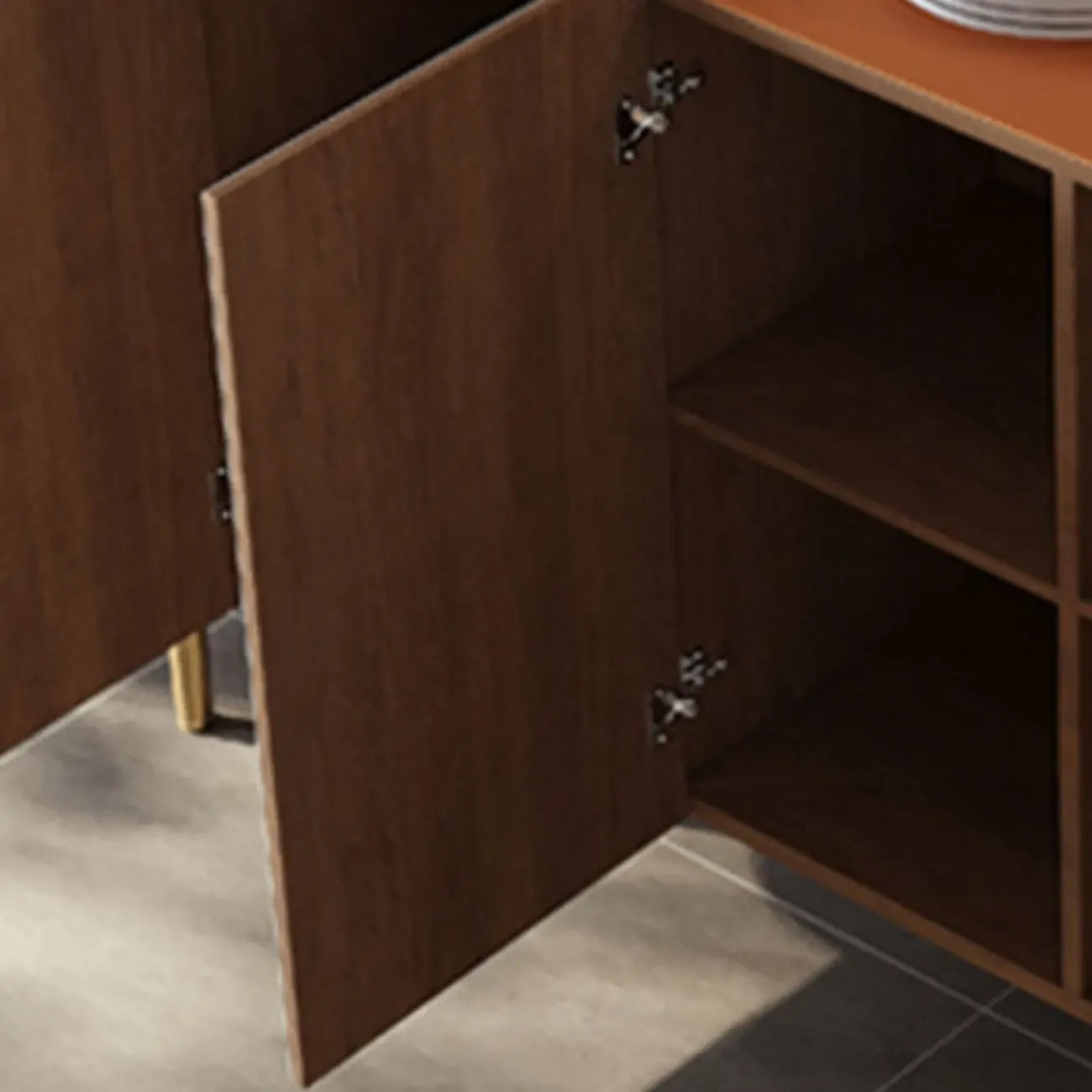 Buffet glamour en bois blanc cassé avec placards