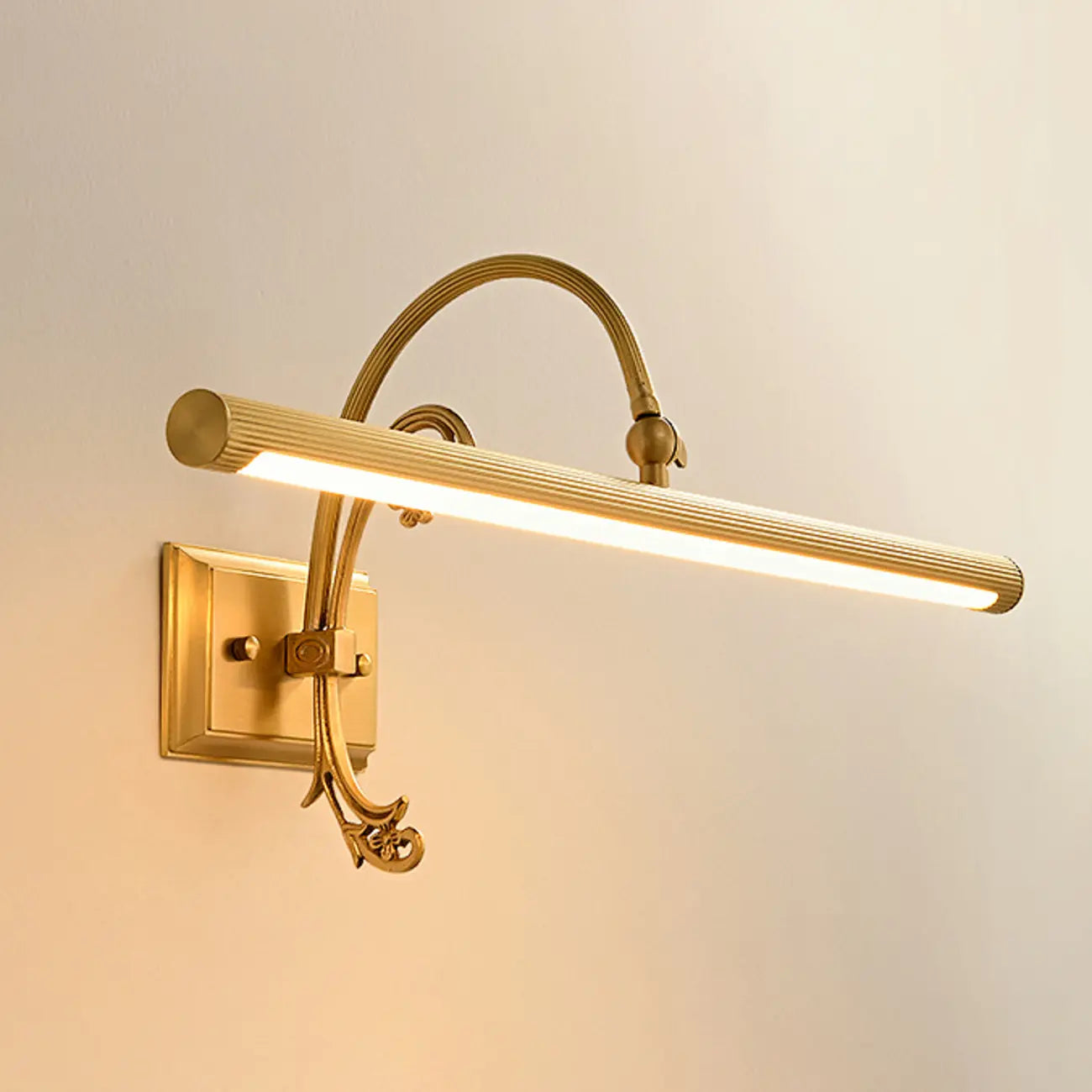 Applique lineare a LED in rame retrò ad arco