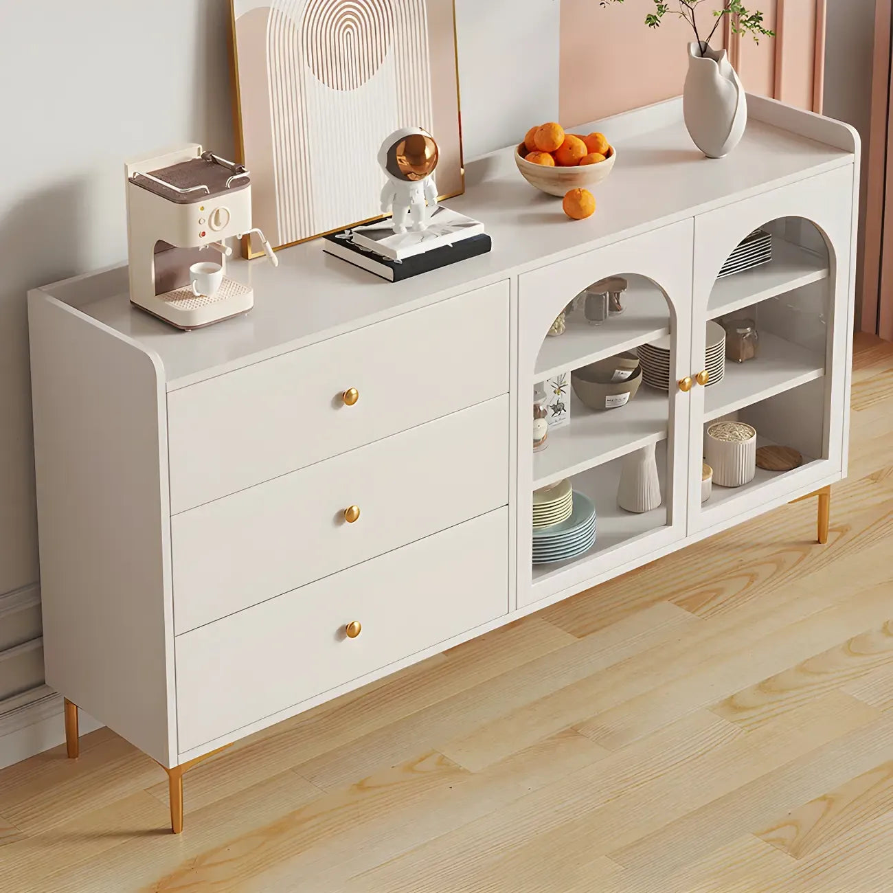Buffet élégant en bois blanc avec tiroirs et étagères