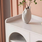 Buffet élégant en bois blanc avec tiroirs et étagères