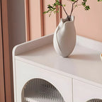 Buffet élégant en bois blanc avec tiroirs et étagères