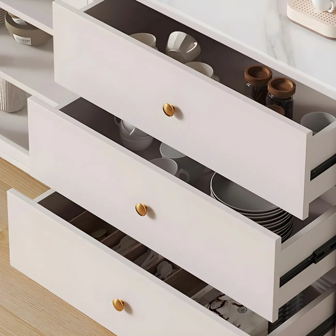 Buffet élégant en bois blanc avec tiroirs et étagères