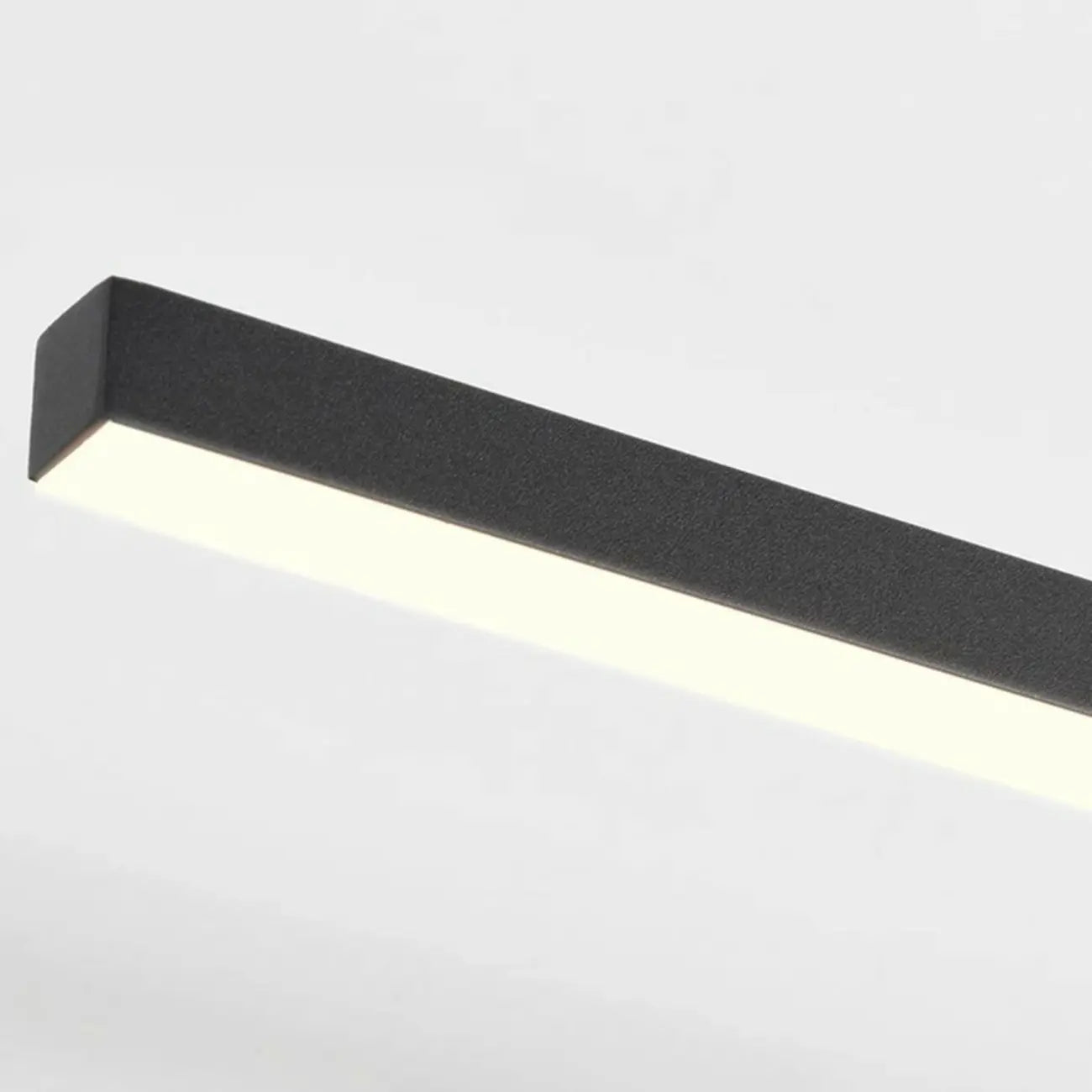 Applique murale LED linéaire noire à intensité variable pour salle de bain
