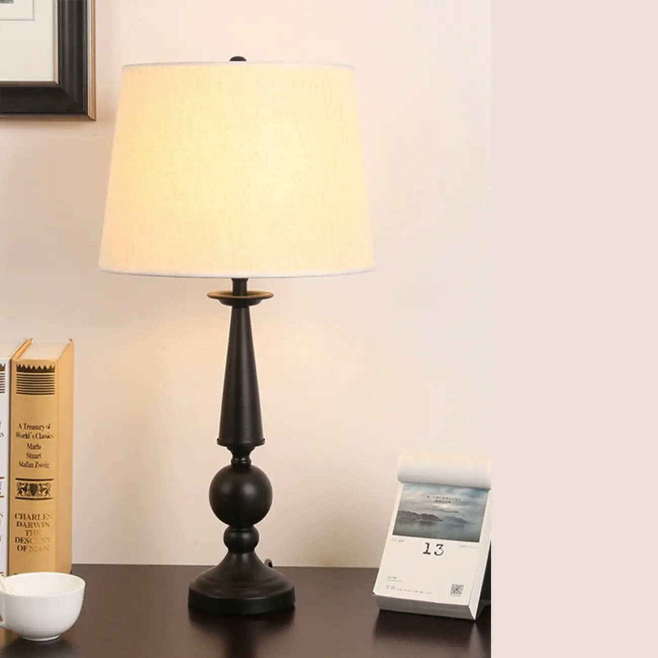 Lampe de table géométrique noire avec abat-jour en tissu pour chambre à coucher