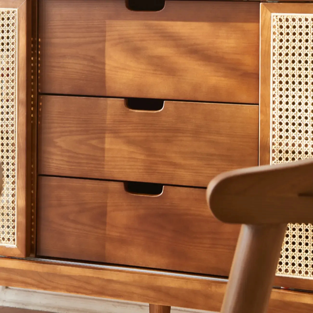 Buffet indépendant en rotin marron avec rangement