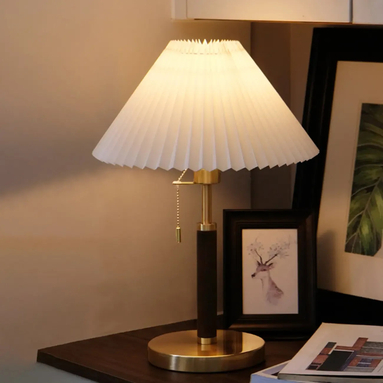 Lampe de table élégante en tissu plissé avec chaînette pour chambre à coucher