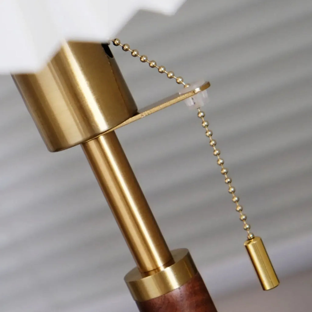 Lampe de table élégante en tissu plissé avec chaînette pour chambre à coucher