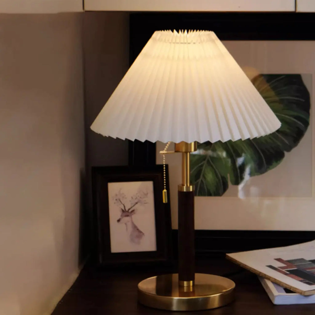 Lampe de table élégante en tissu plissé avec chaînette pour chambre à coucher
