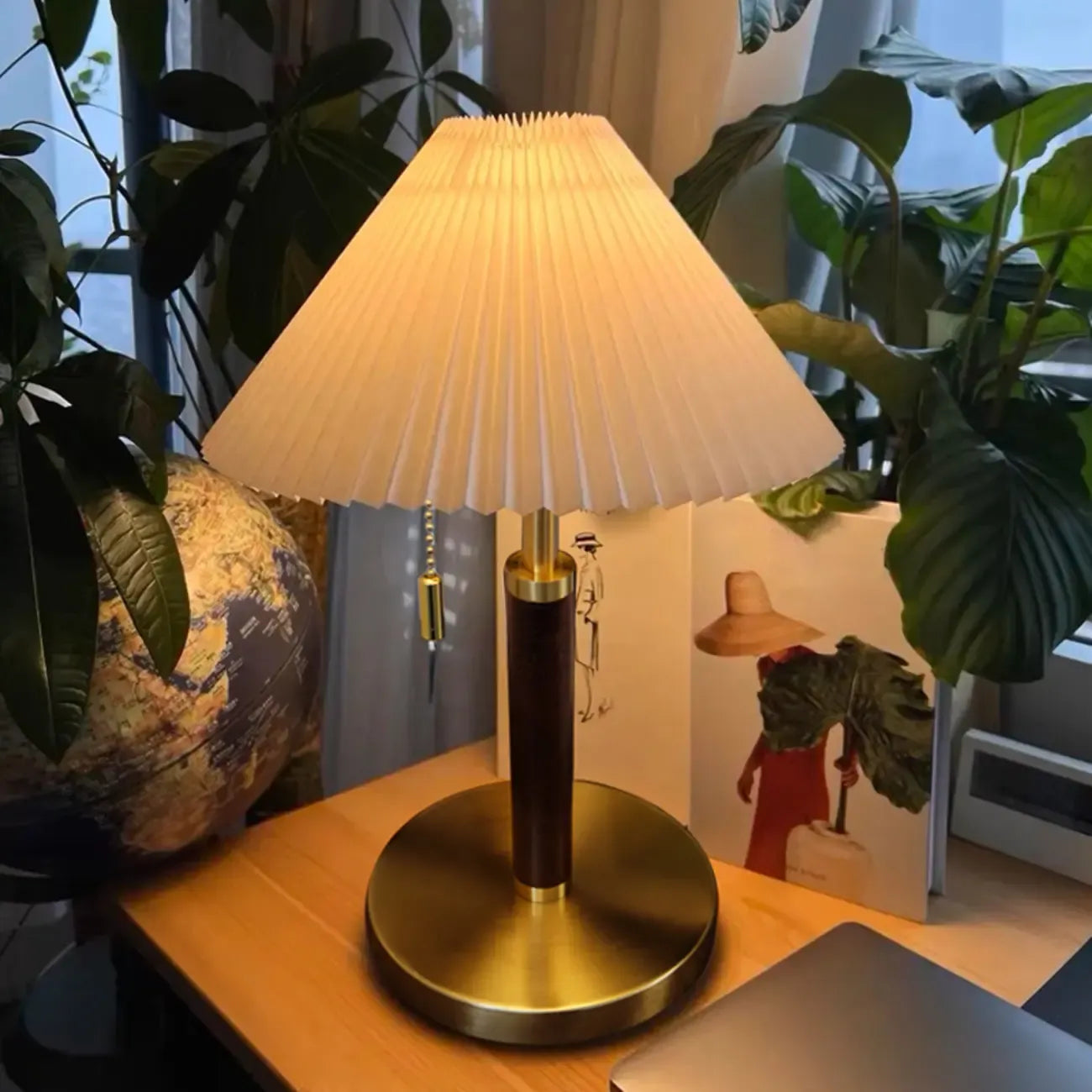 Lampe de table élégante en tissu plissé avec chaînette pour chambre à coucher