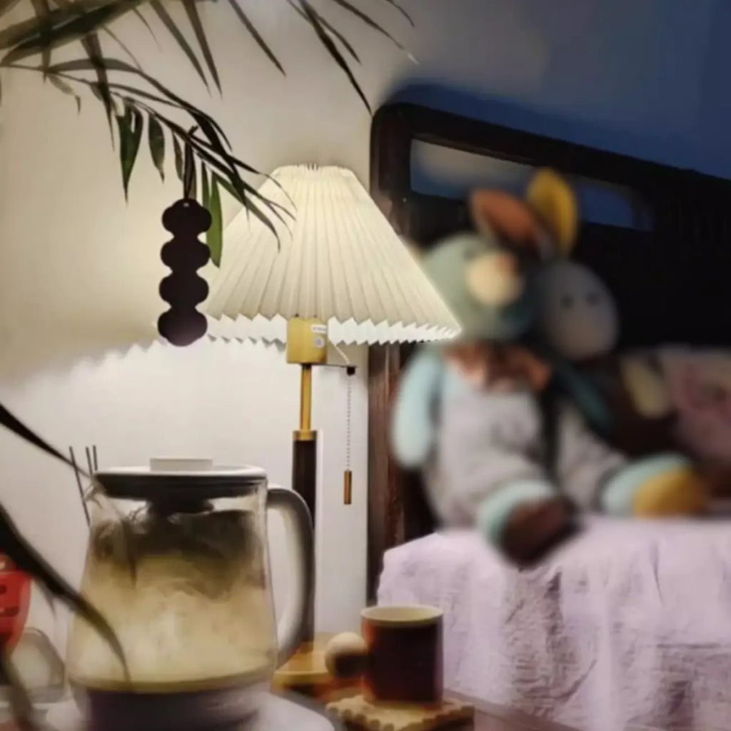 Lampe de table élégante en tissu plissé avec chaînette pour chambre à coucher