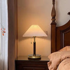 Lampe de table élégante en tissu plissé avec chaînette pour chambre à coucher