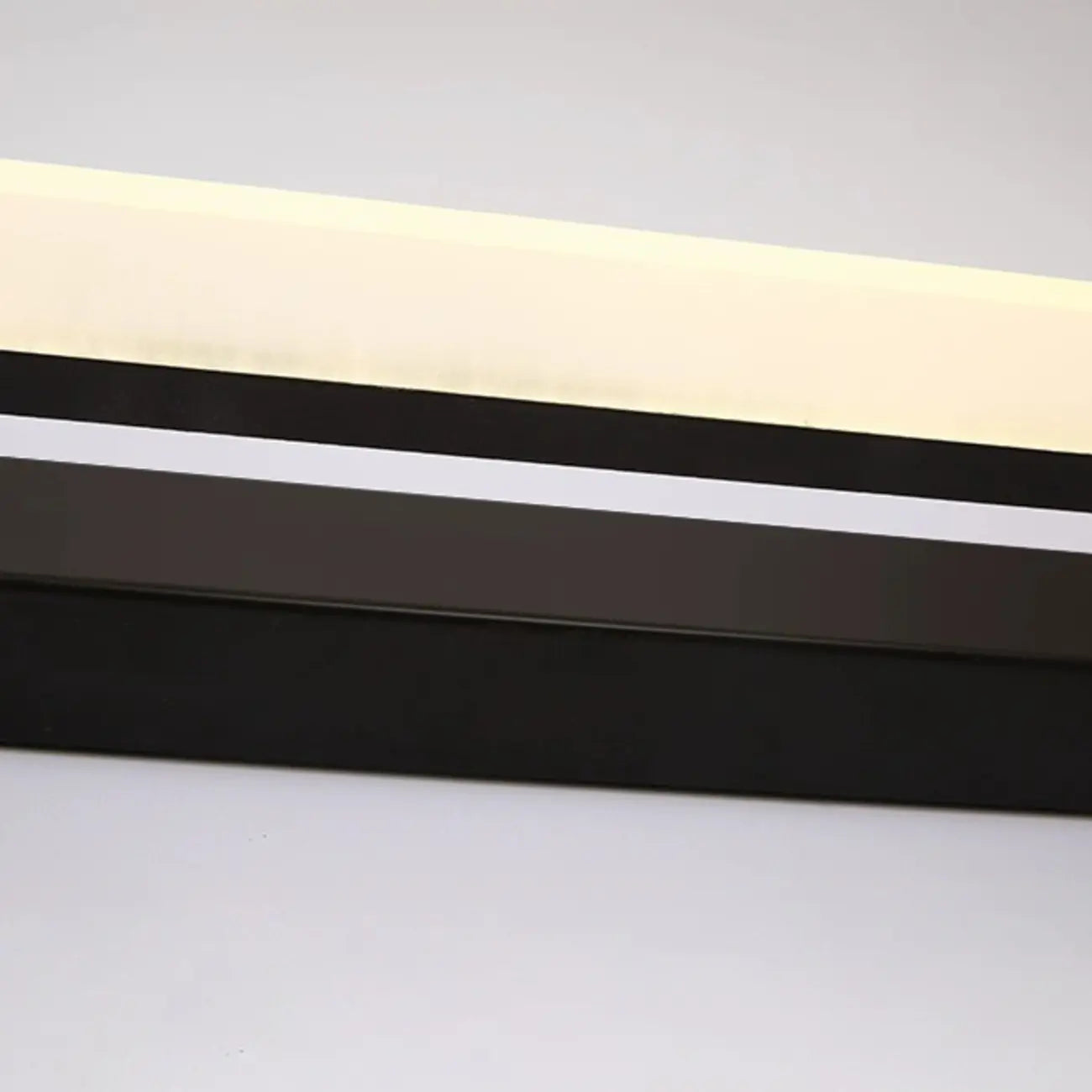 Applique murale LED moderne en acrylique noir à intensité variable pour salle de bain