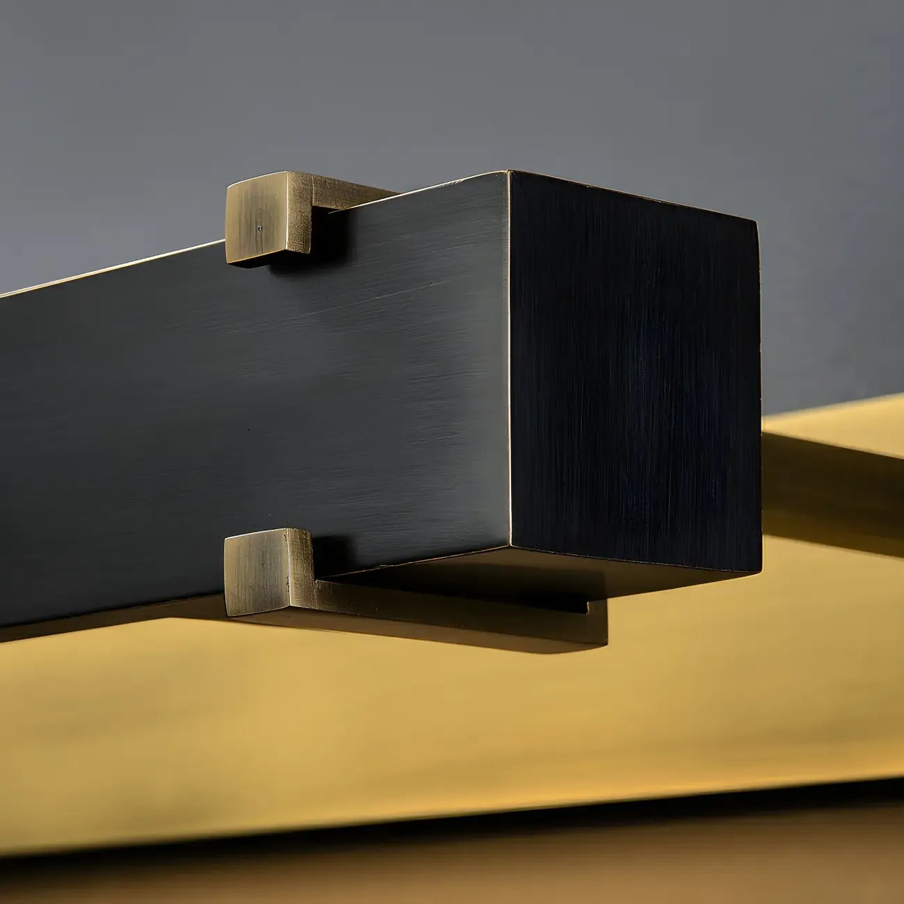 Applique murale carrée en métal noir avec support doré pour la décoration intérieure