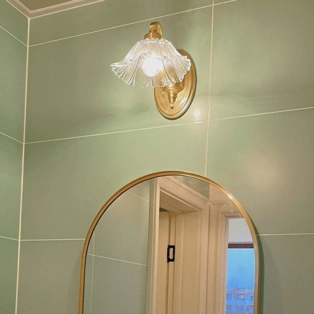 Applique murale florale en verre transparent avec bras arqué doré pour salle de bain