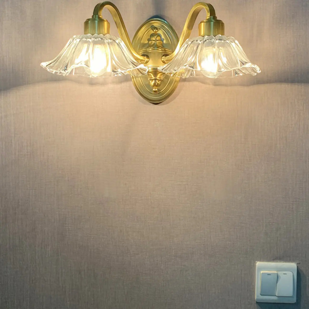Applique murale florale en verre transparent avec bras arqué doré pour salle de bain