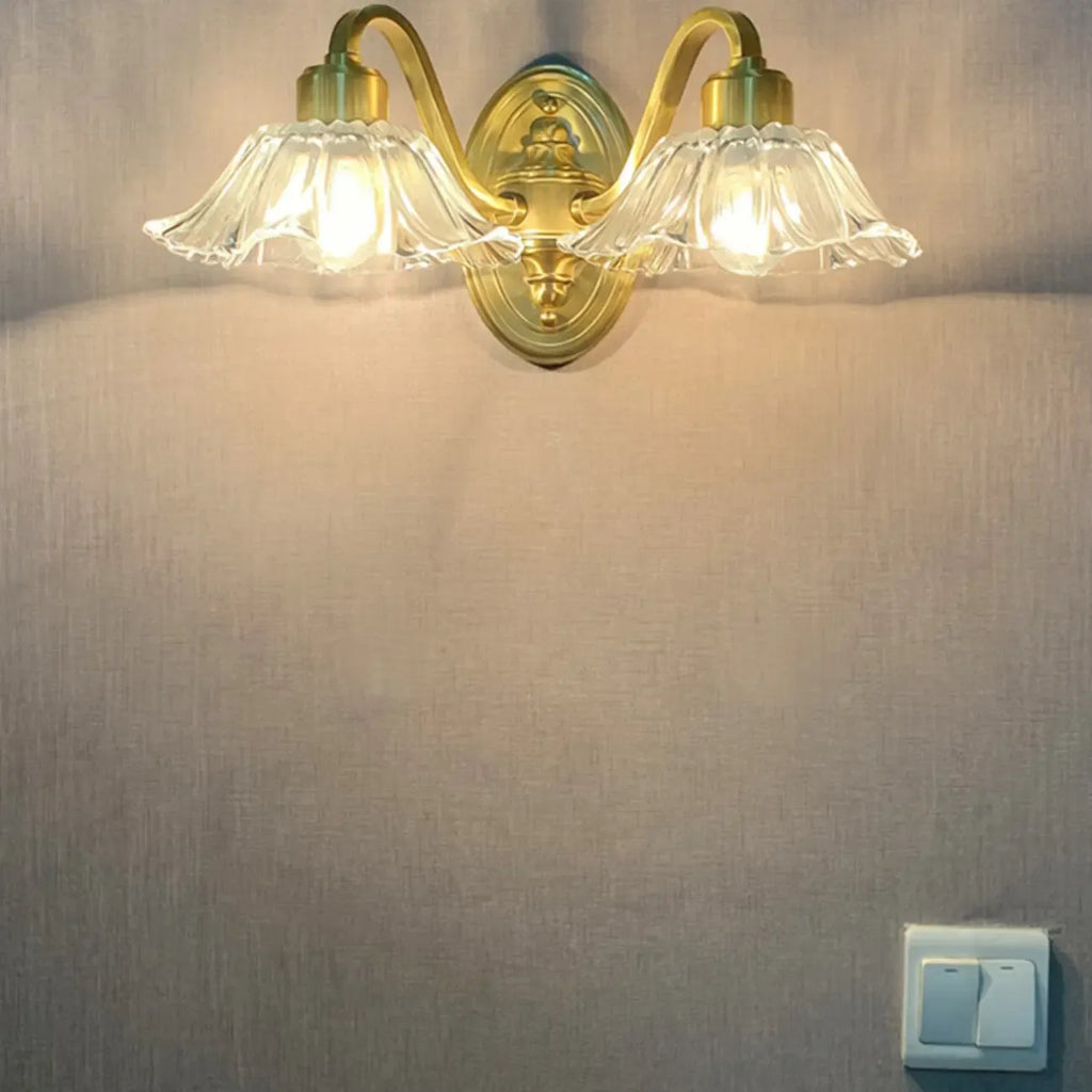 Applique murale florale en verre transparent avec bras arqué doré pour salle de bain