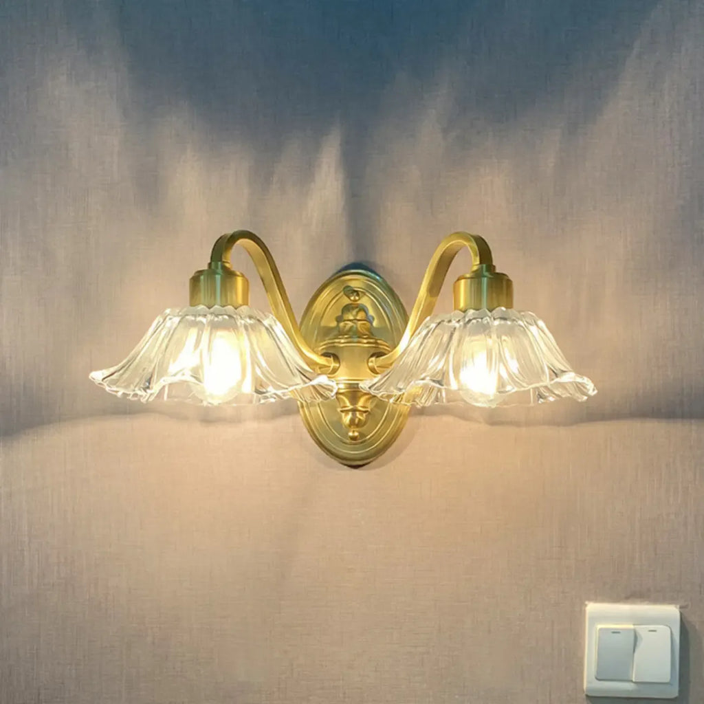 Applique murale florale en verre transparent avec bras arqué doré pour salle de bain