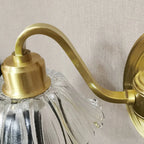 Applique murale florale en verre transparent avec bras arqué doré pour salle de bain