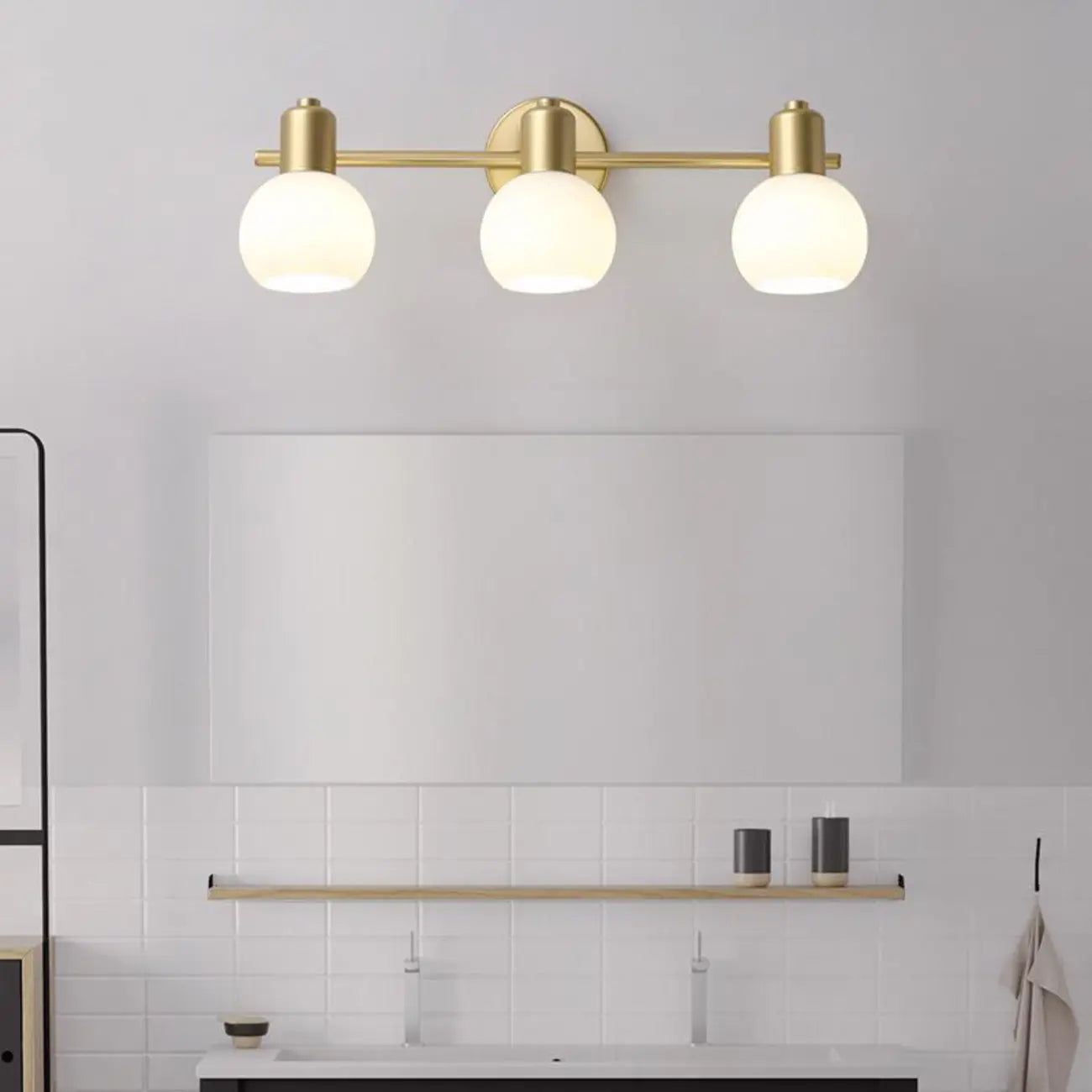 Lampe de coiffeuse moderne en verre globe doré à 3 têtes, à intensité variable