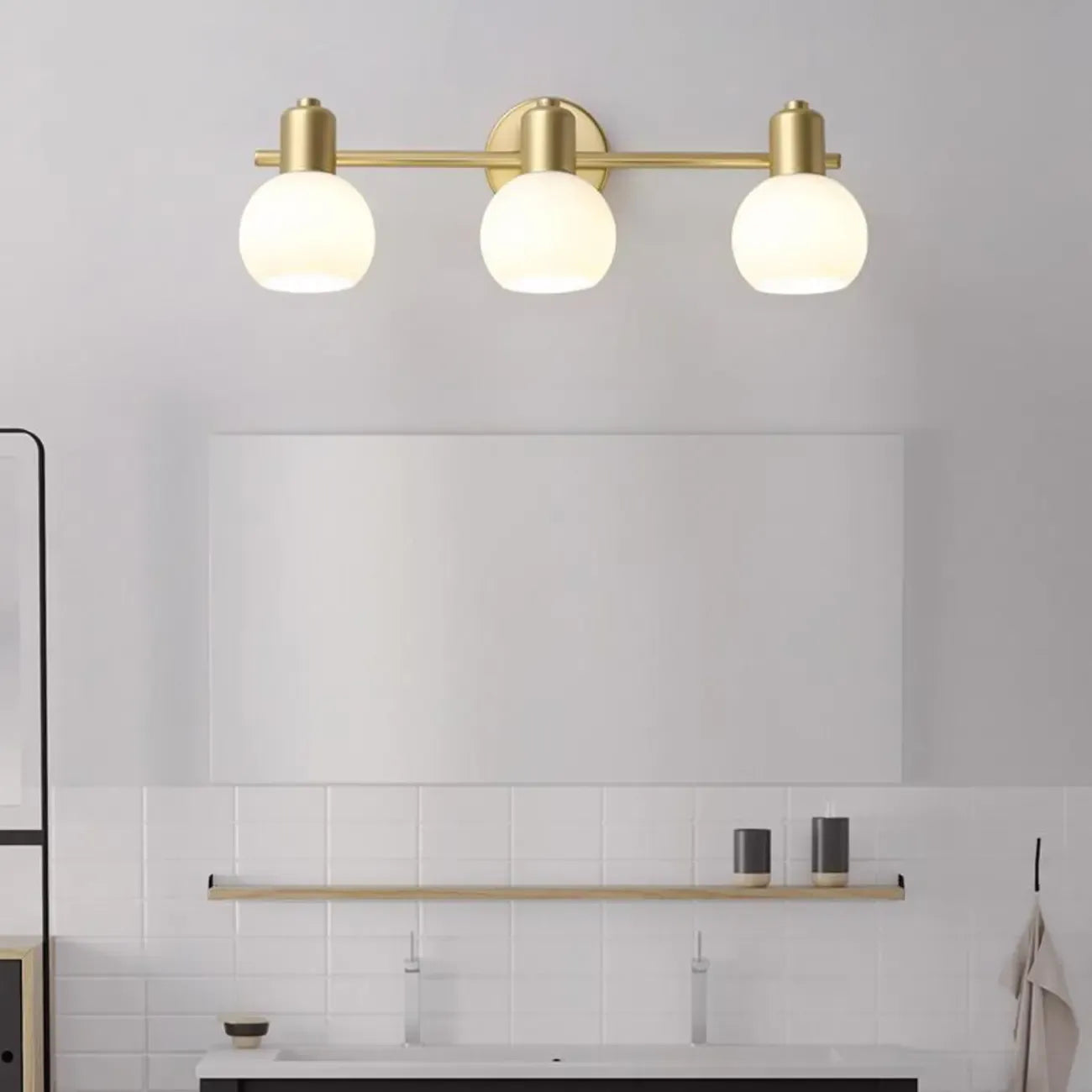Lampe de coiffeuse moderne en verre globe doré à 3 têtes, à intensité variable