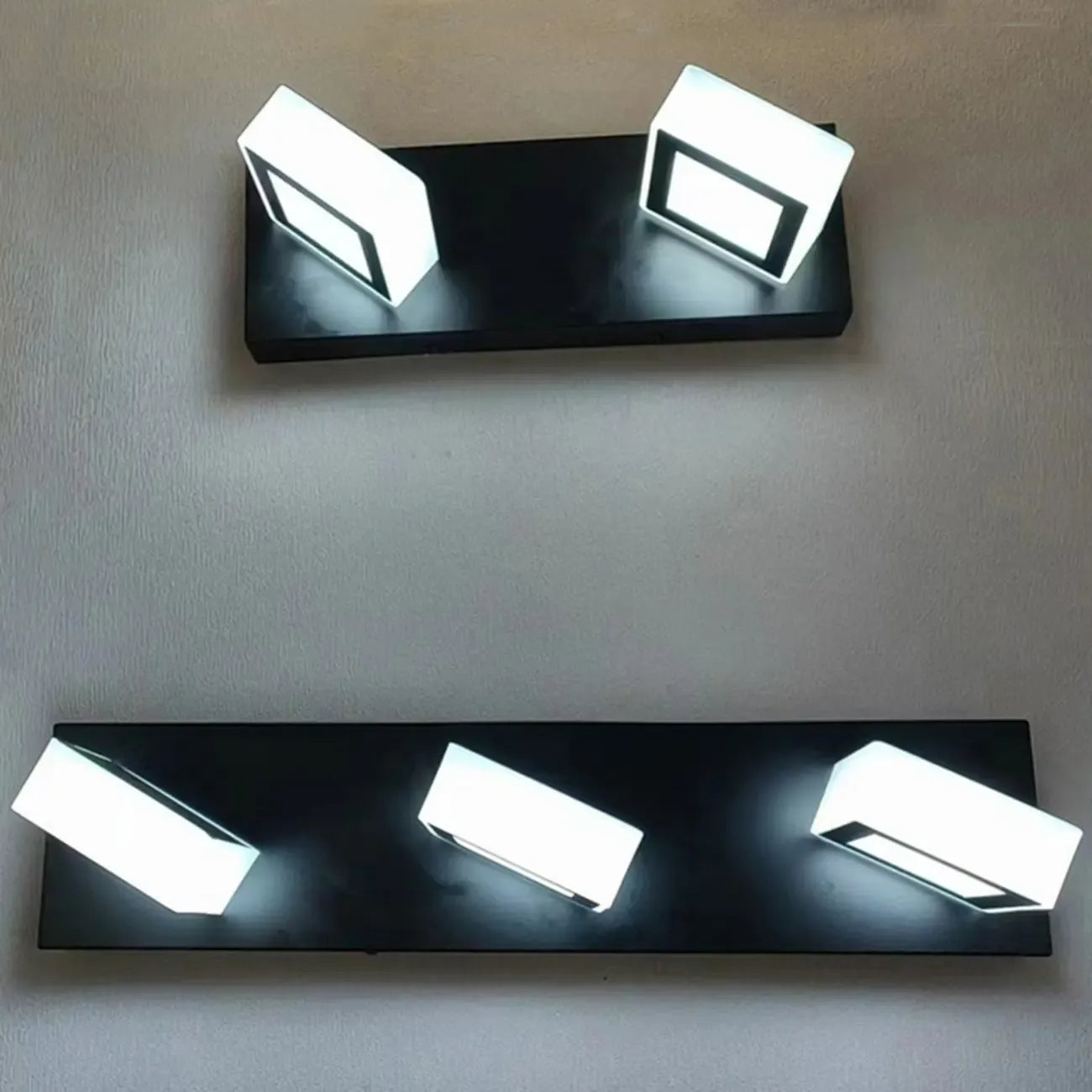 Applique murale créative en forme de cube acrylique à 3 têtes pour miroir de salle de bain