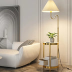 Lampadaire linéaire moderne doré avec étagère et abat-jour plissé
