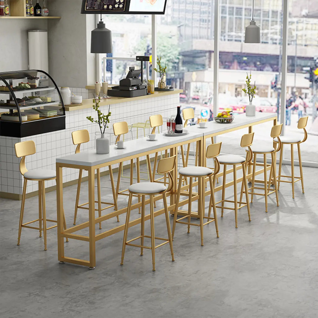 Ensemble table de bar élégant en faux marbre avec chaises rembourrées
