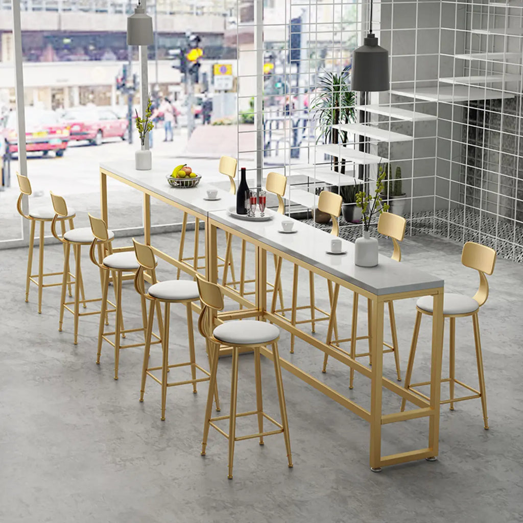 Ensemble table de bar élégant en faux marbre avec chaises rembourrées