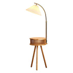 Lampadaire moderne avec abat-jour en tissu couleur bois et étagère trépied