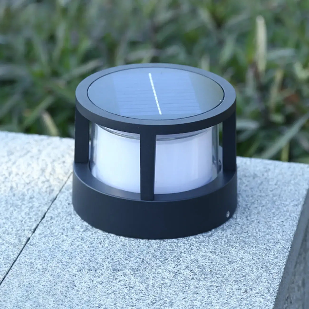 Lampe de table d'extérieur LED moderne au design minimaliste