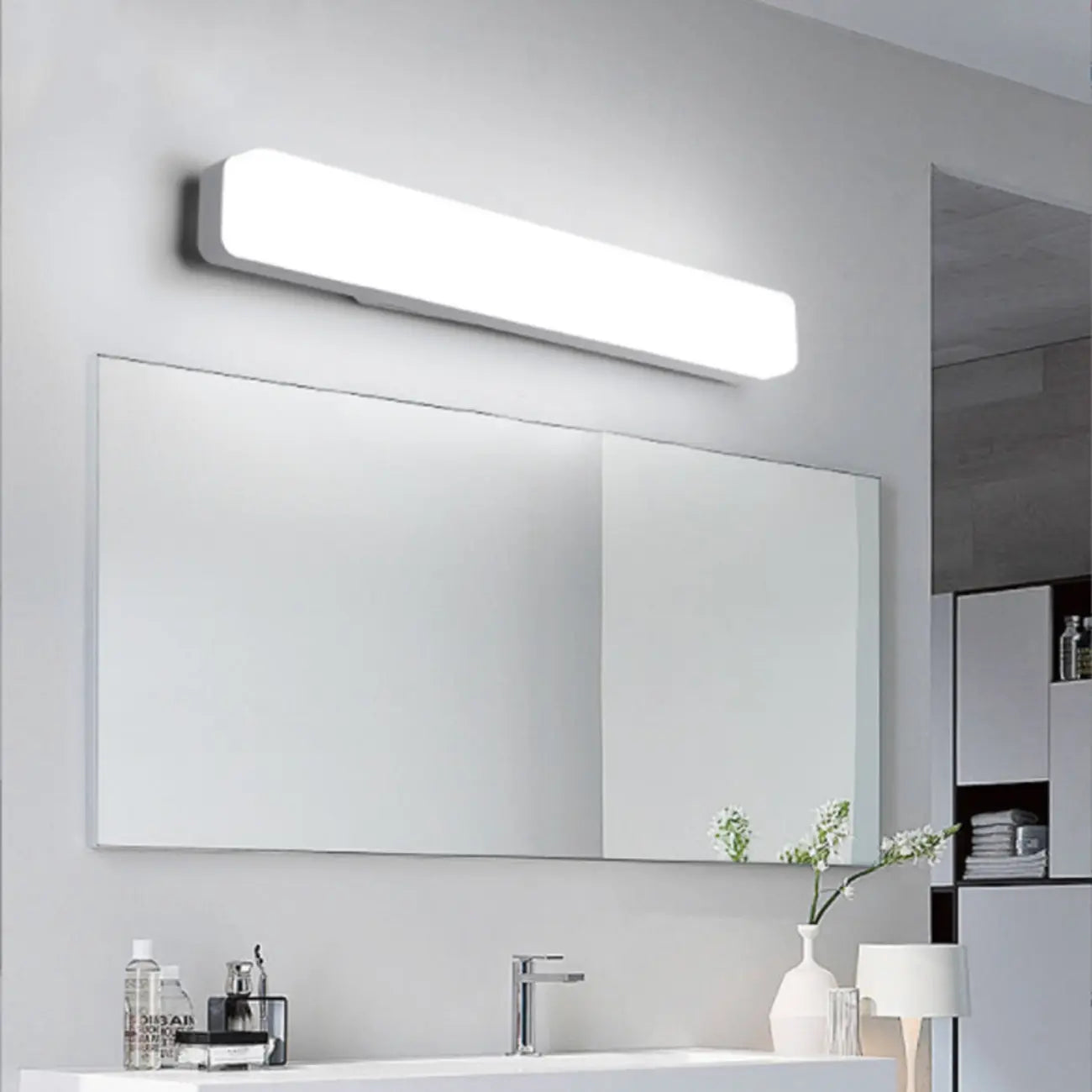 Applique murale LED rectangulaire minimaliste en plastique blanc pour salle de bain