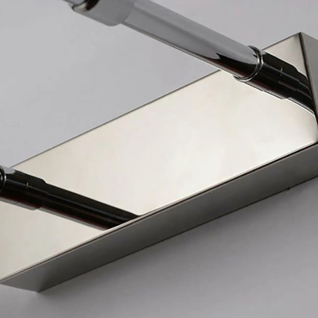 Applique murale moderne noire à LED pour salle de bain avec LED intégrée