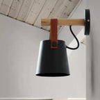 Lampada da parete moderna in legno e metallo con cinghia in pelle