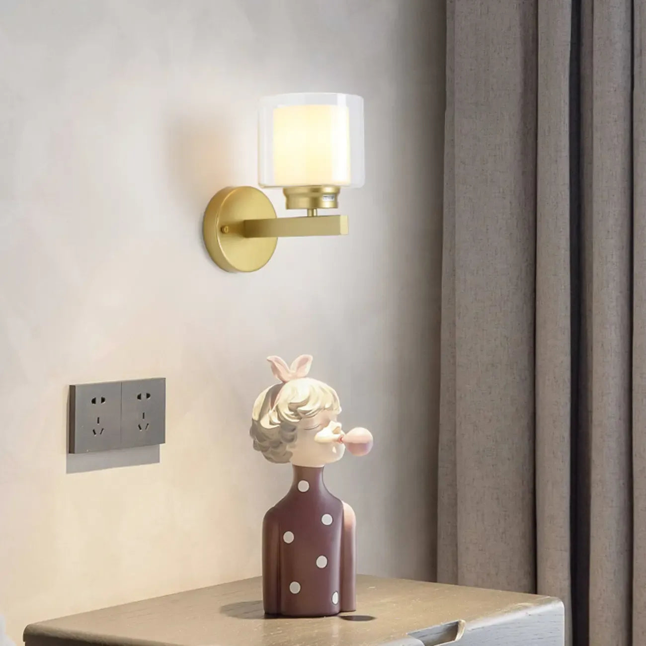 Applique murale moderne cylindrique en laiton avec abat-jour en verre