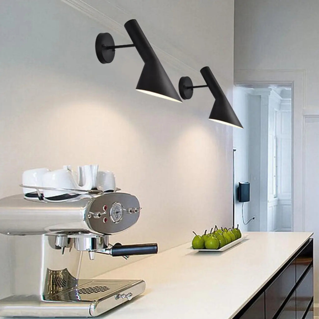 Applique murale minimaliste conique en métal noir pour la maison