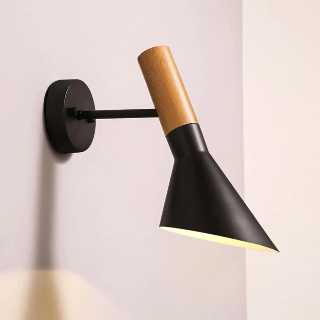 Applique murale minimaliste conique en métal noir pour la maison