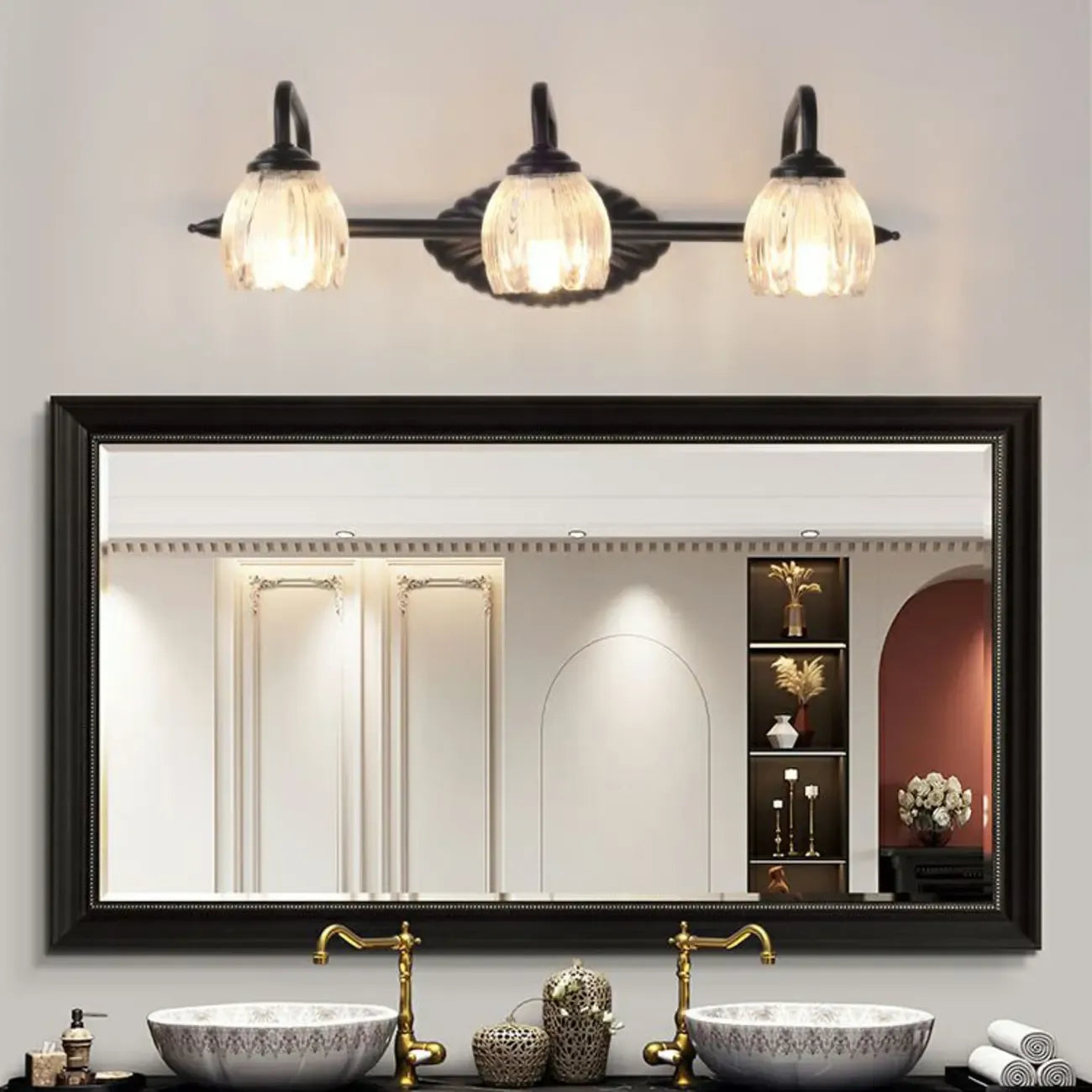 Applique da bagno vintage a 3 luci con paralume ad arco in vetro