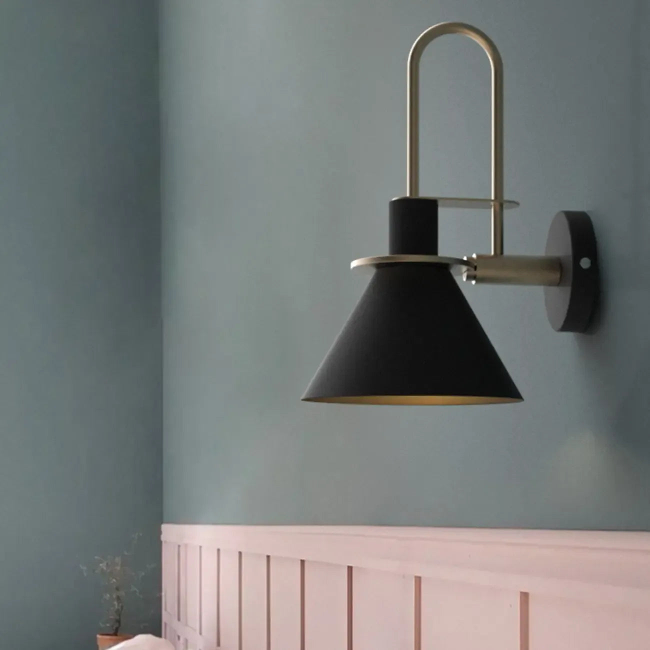 Applique murale conique pour salle de bain avec abat-jour en fer vert