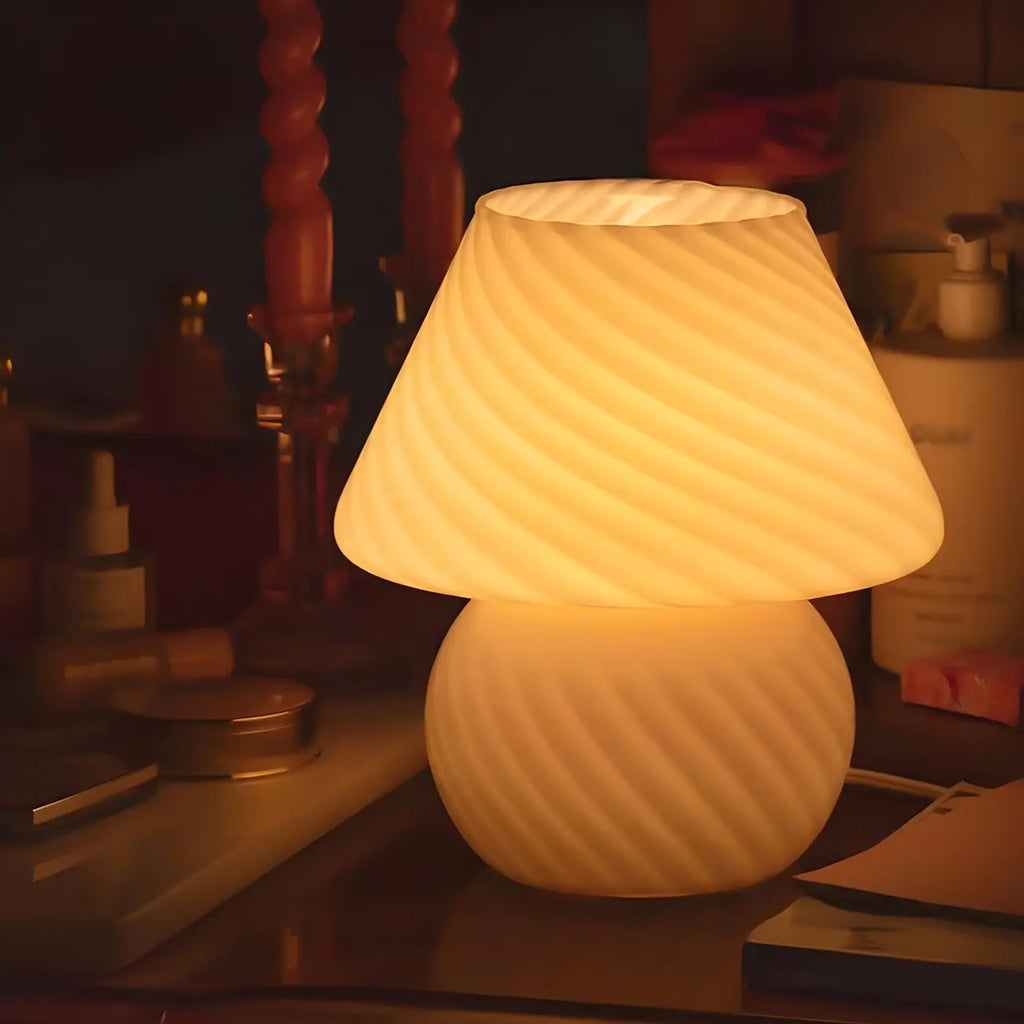 Lampe de table compacte en verre à motif en spirale pour usage résidentiel
