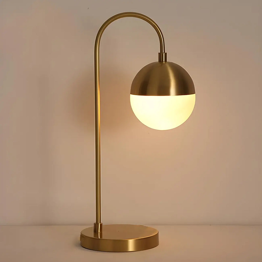Lampada da tavolo moderna con globo in vetro e base dorata per camera da letto