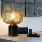 Lampe de table géométrique en verre caramel pour salon