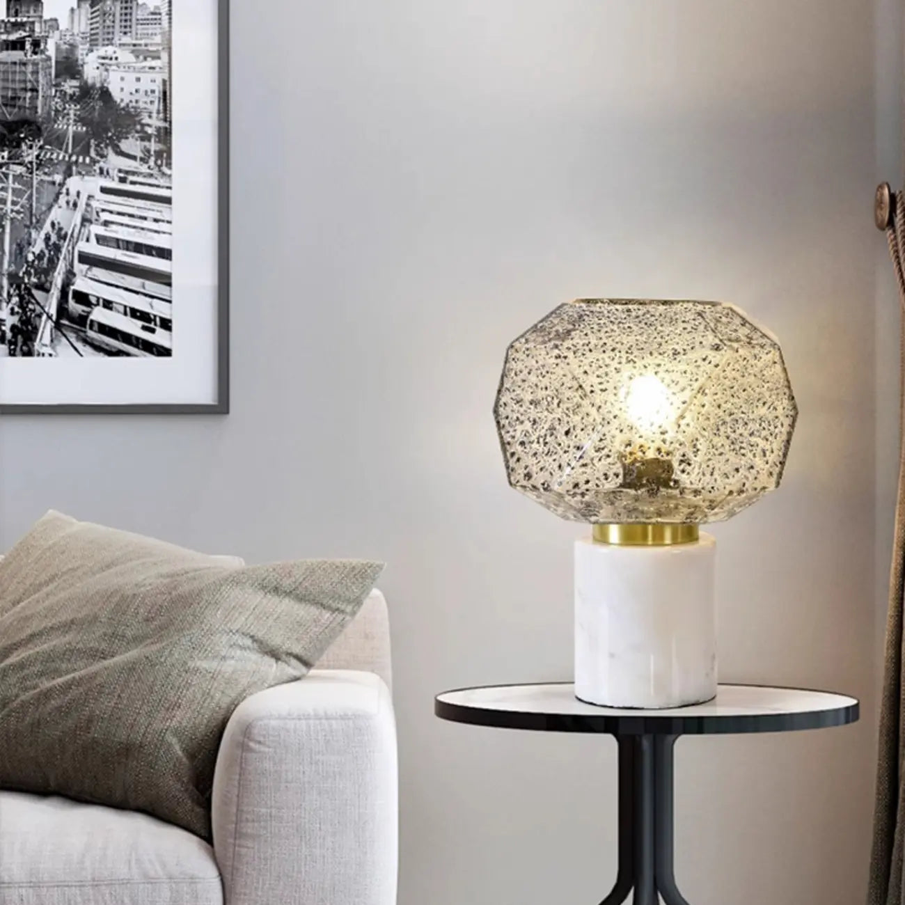 Lampe de table géométrique en verre caramel pour salon