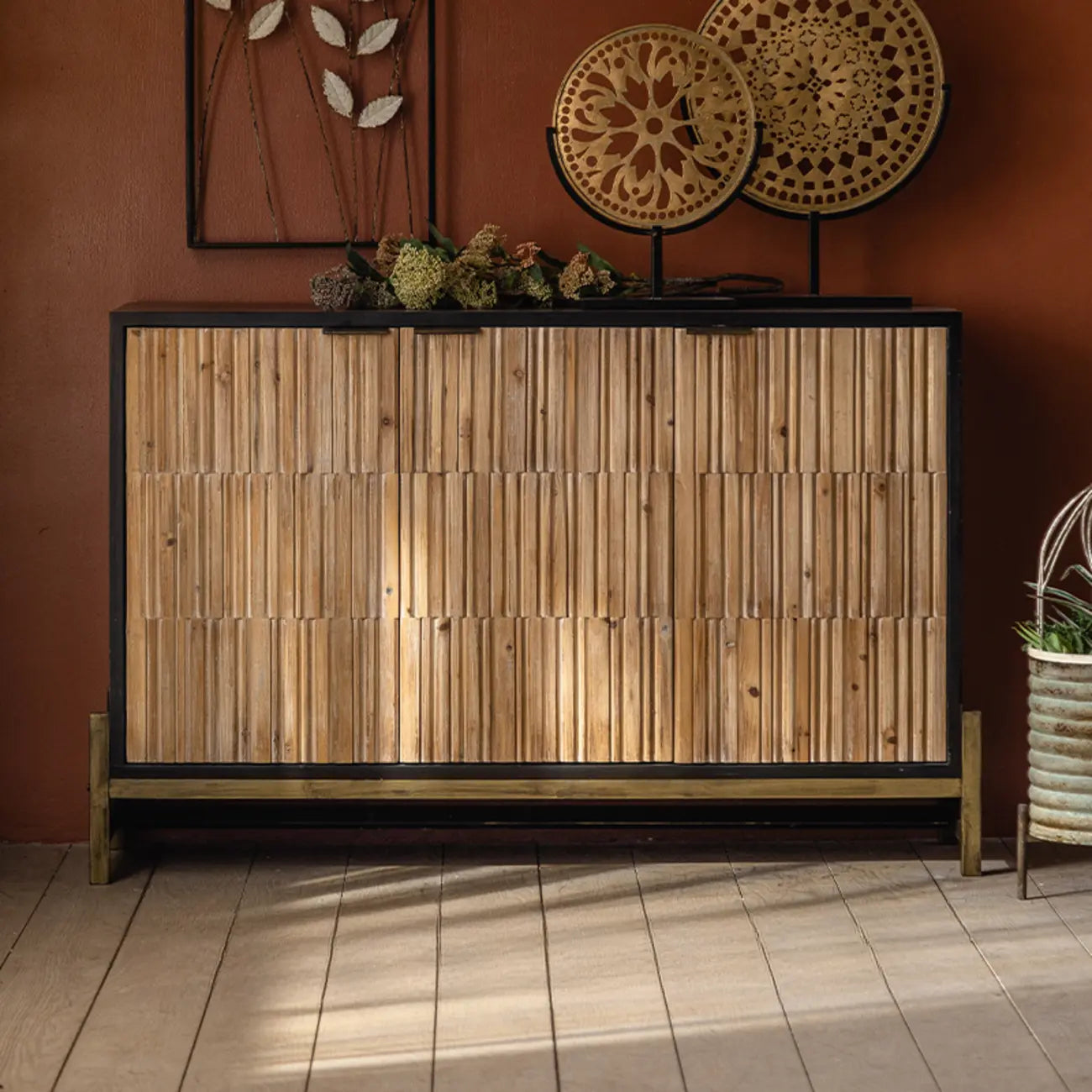 Meuble industriel en bois autoportant pour salon