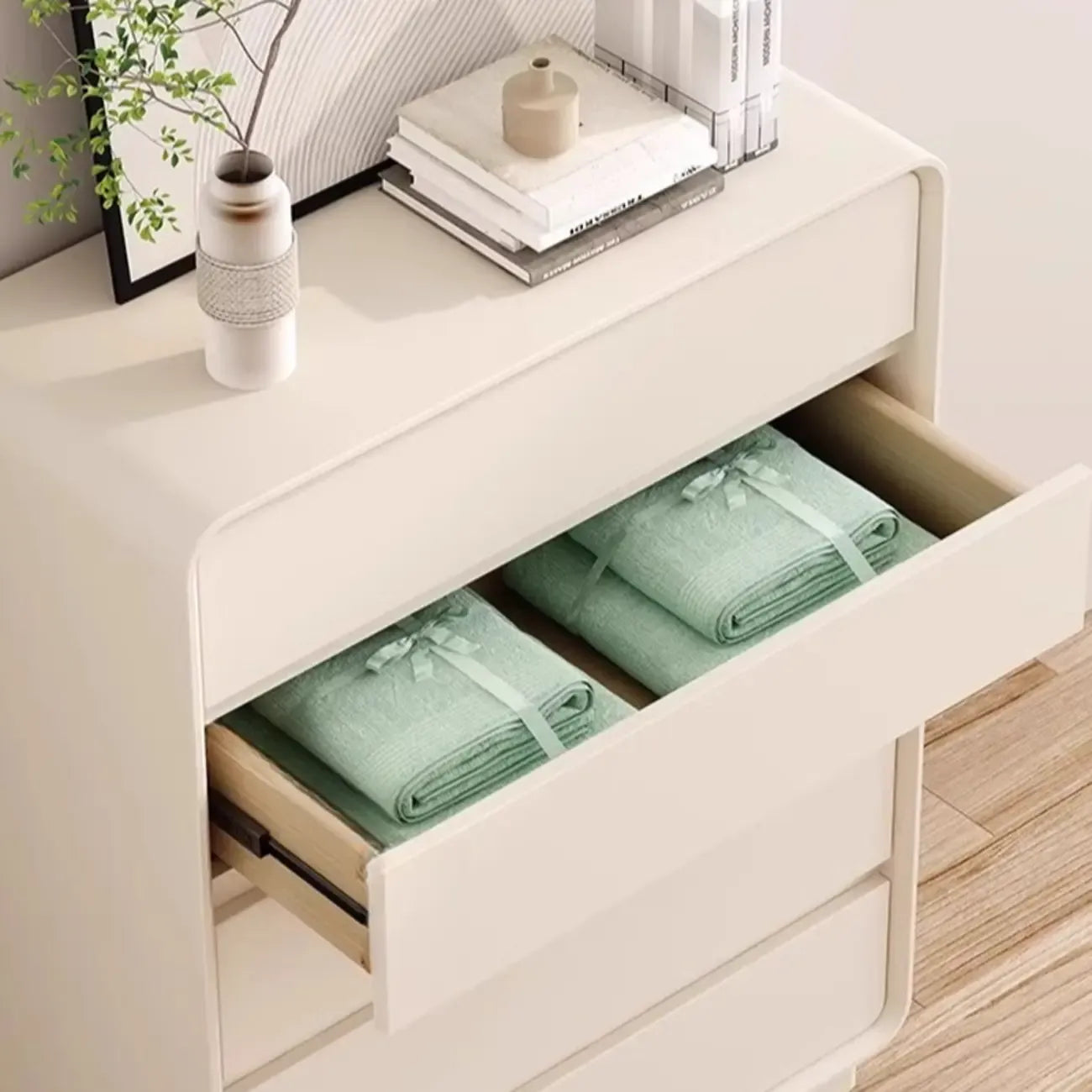 Commode d'appoint minimaliste pour usage intérieur avec plusieurs tiroirs