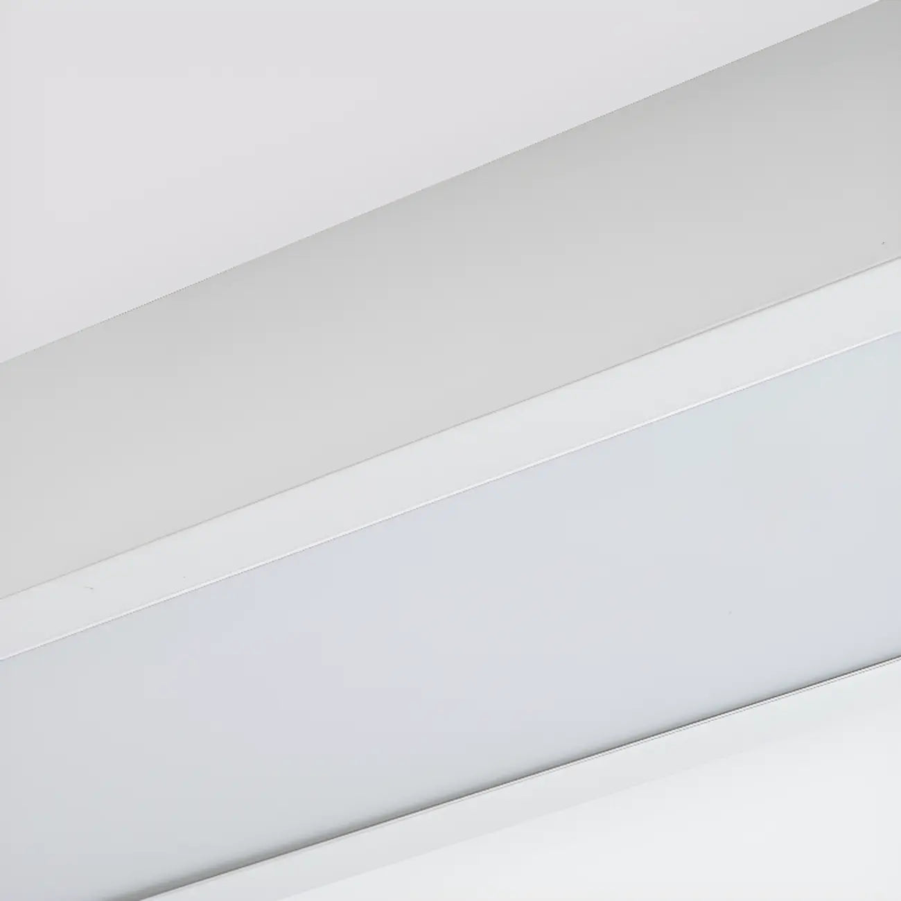 Plafonnier LED moderne encastré pour espaces résidentiels