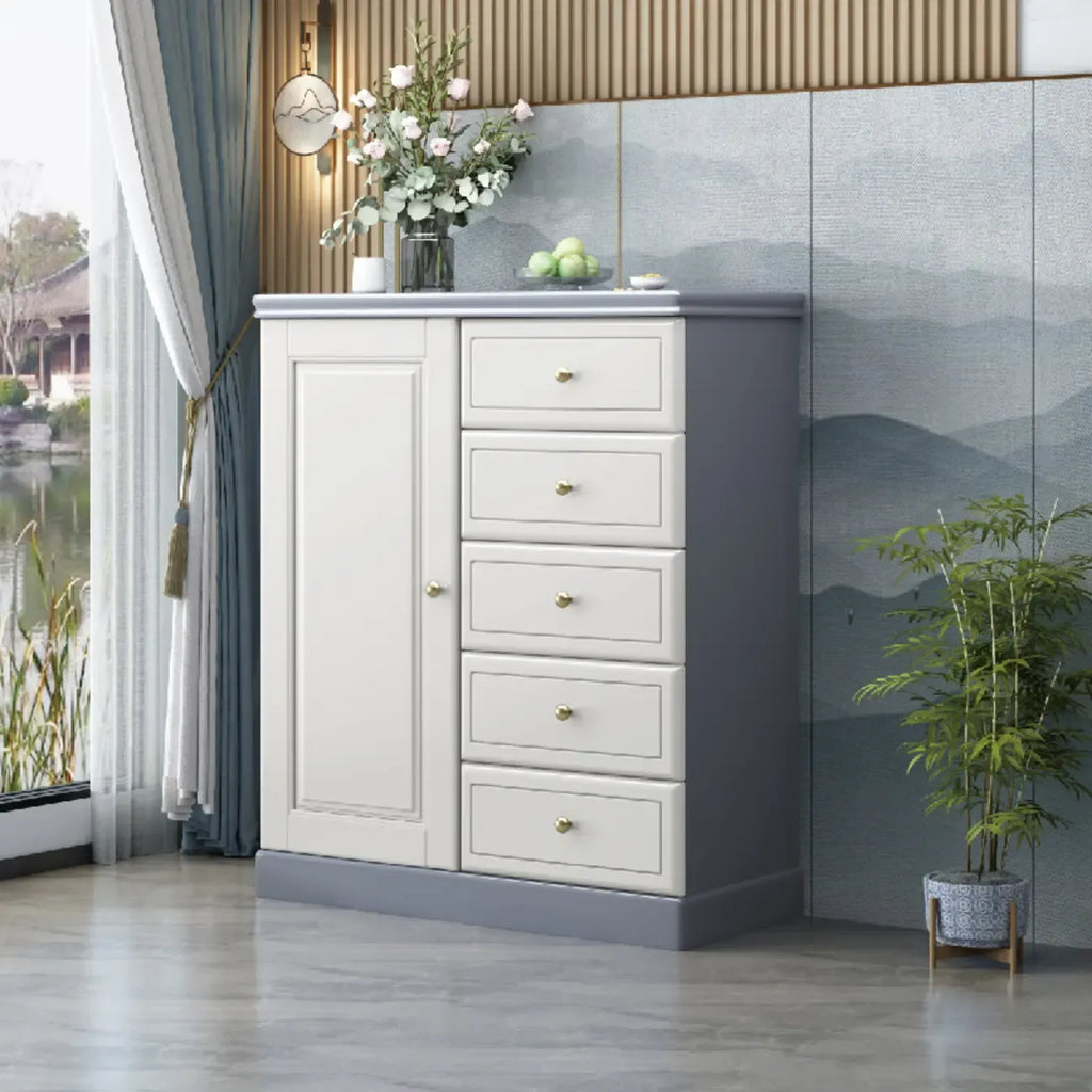 Grand meuble de rangement moderne et polyvalent en bois gris