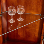 Meuble d'angle de rangement classique avec portes vitrées et étagère