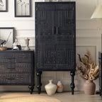 Meuble rectangulaire en bois noir vieilli sculpté de style Mid-Century