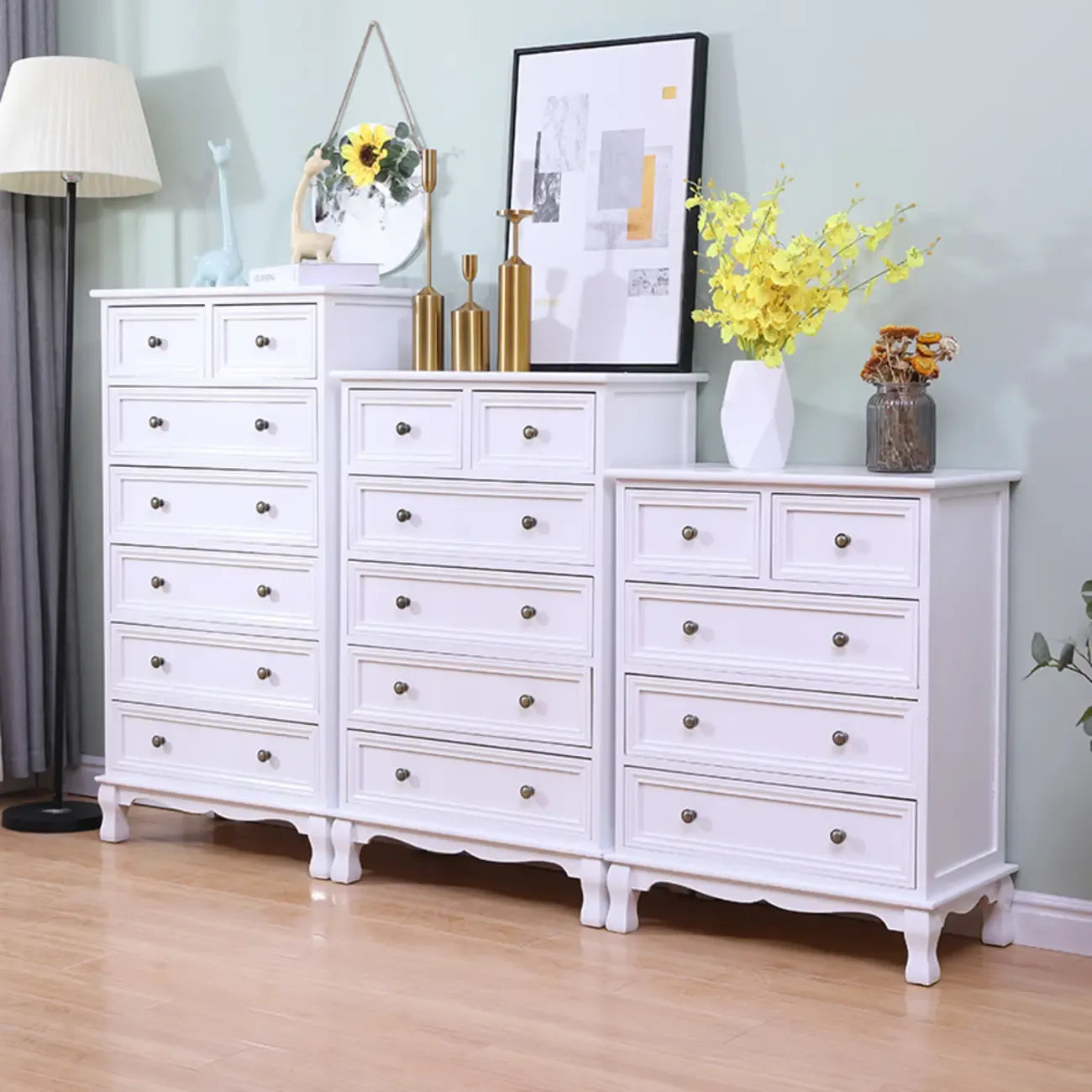 Meuble d'appoint rustique en bois blanc avec plusieurs tiroirs